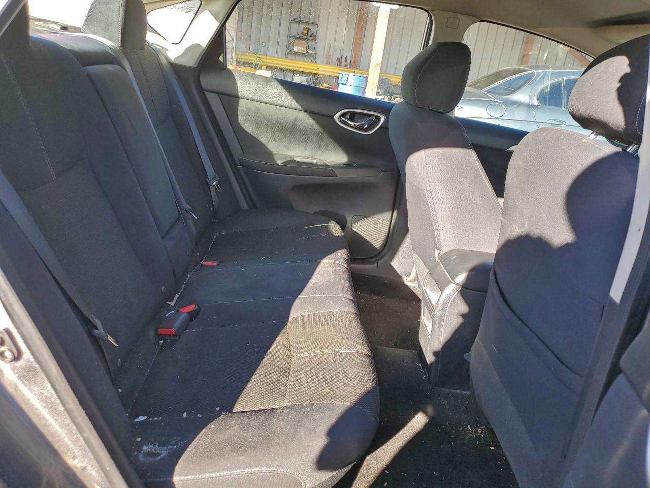 Nissan Sentra S Image 4