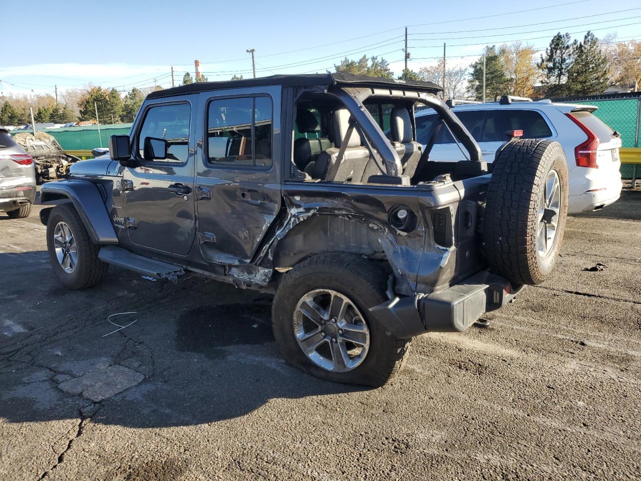 Jeep Wrangler Sahara Image 4