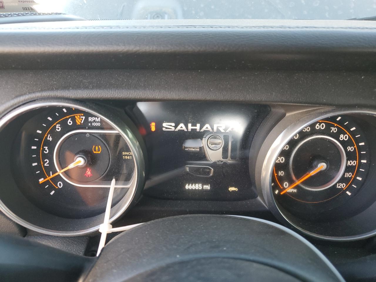 Jeep Wrangler Sahara Image 12