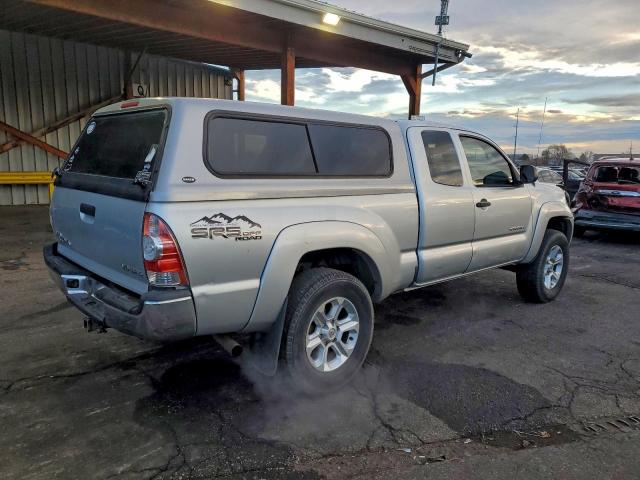 Toyota Tacoma Access Cab Image 2