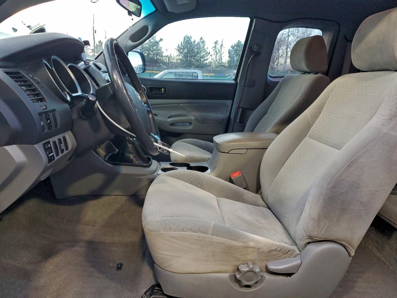 Toyota Tacoma Access Cab Image 4