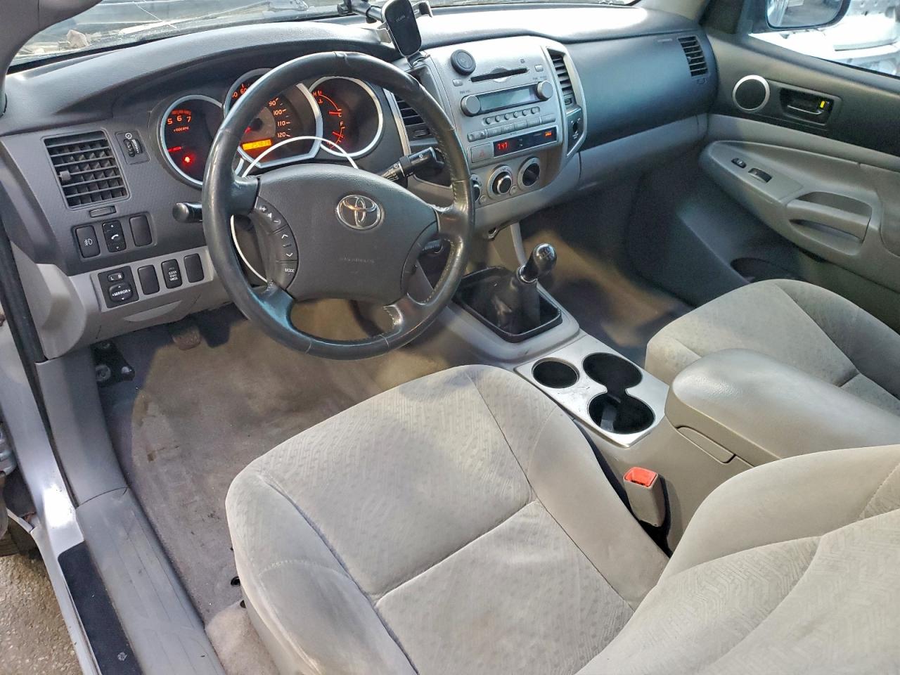 Toyota Tacoma Access Cab Image 9