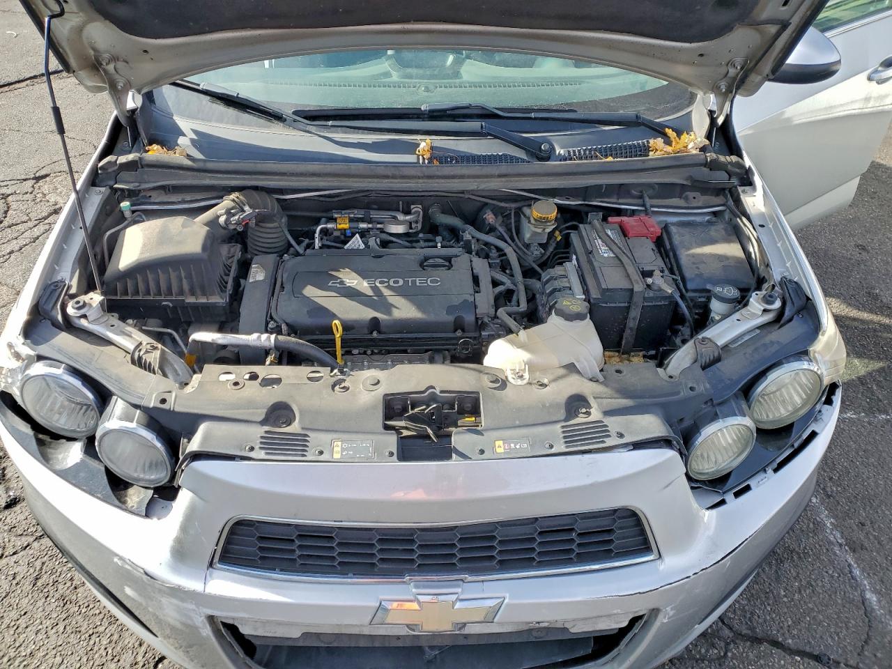 Chevrolet Sonic Lt Image 2