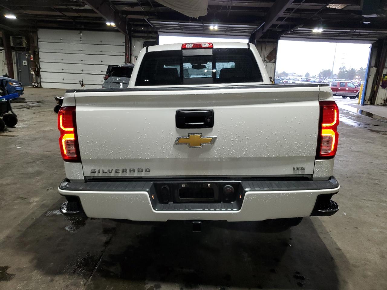 Chevrolet Silverado K1500 Ltz Image 3