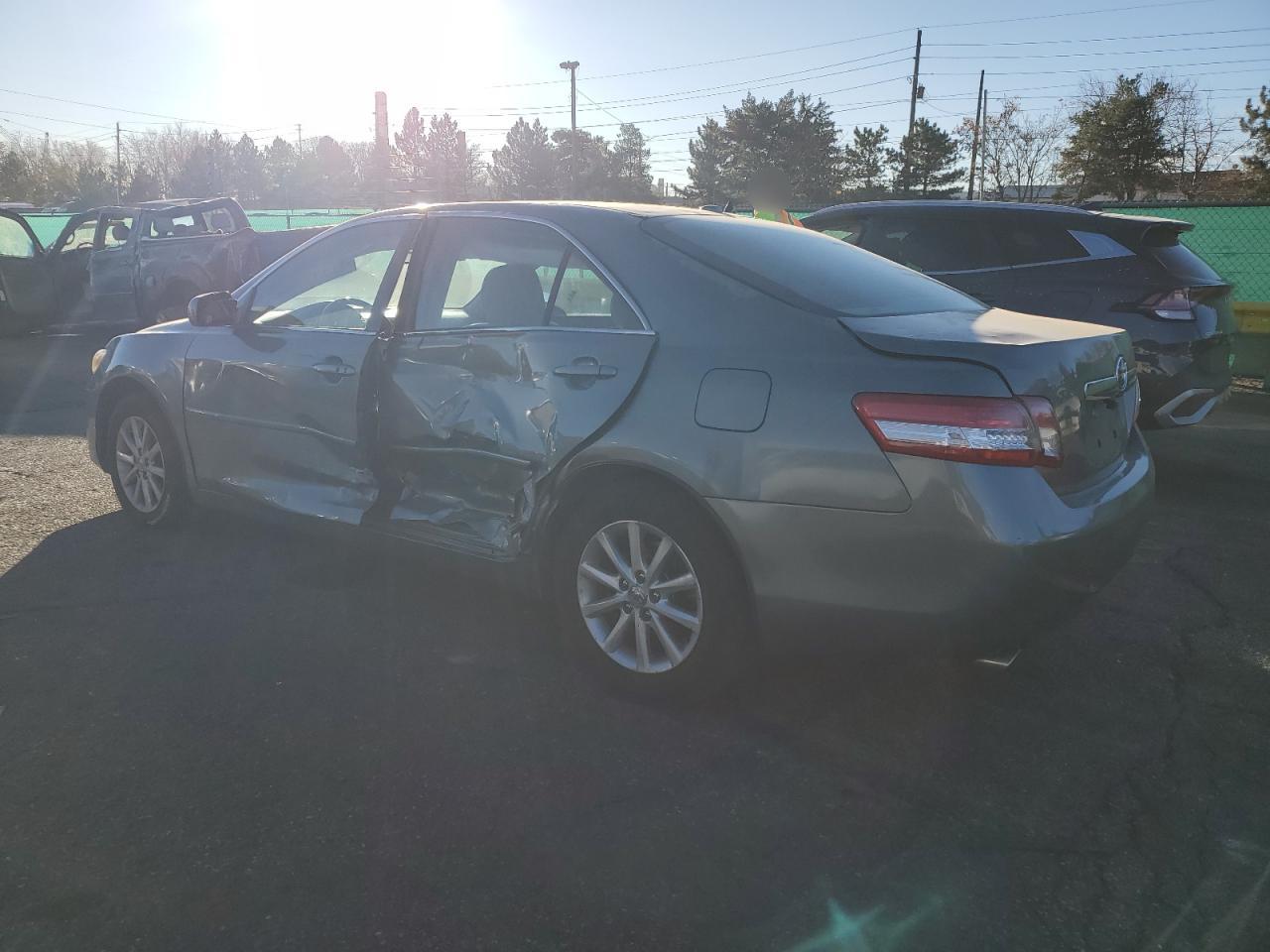 Toyota Camry Se Image 12