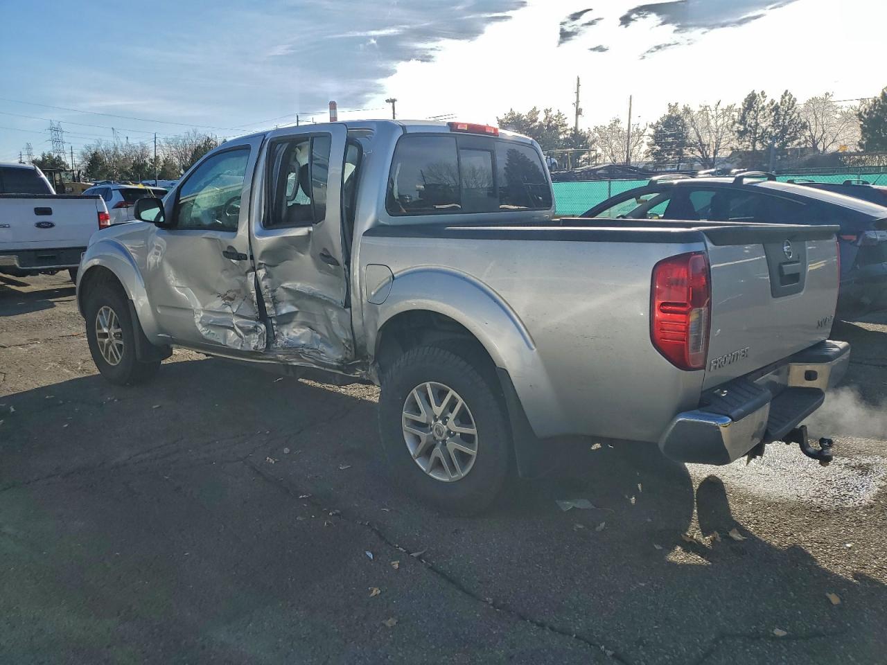 Nissan Frontier S Image 2