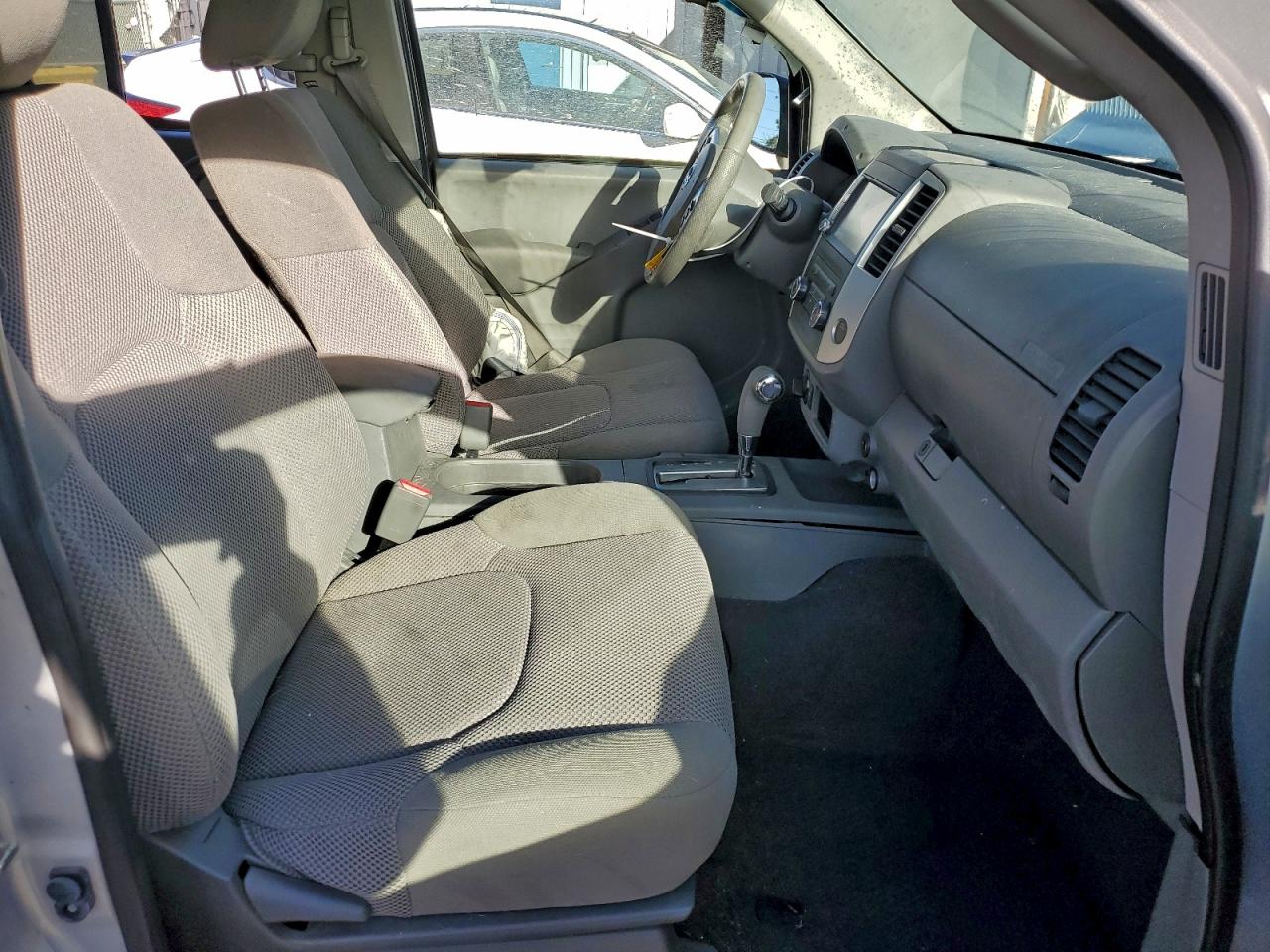 Nissan Frontier S Image 11