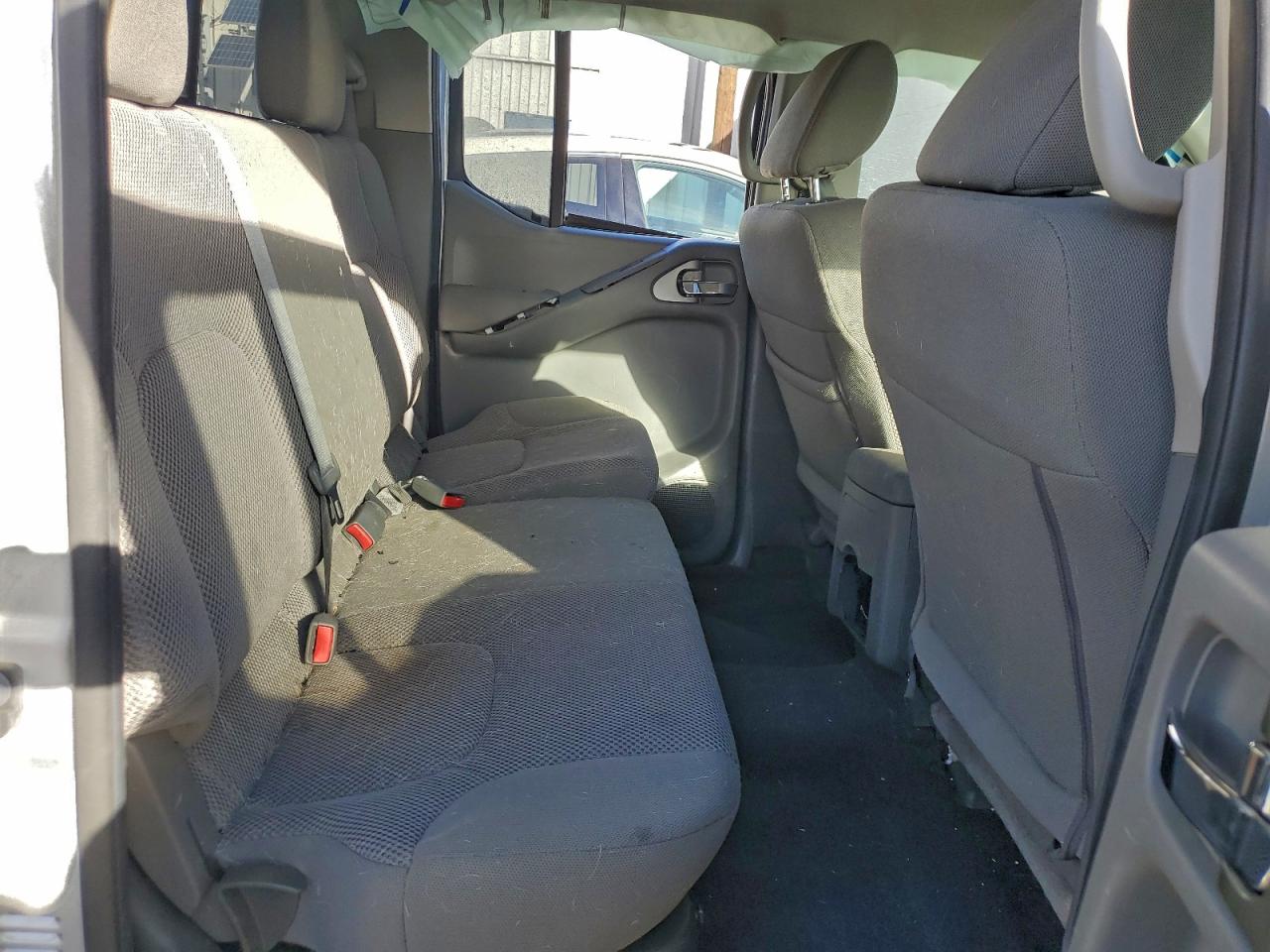 Nissan Frontier S Image 8