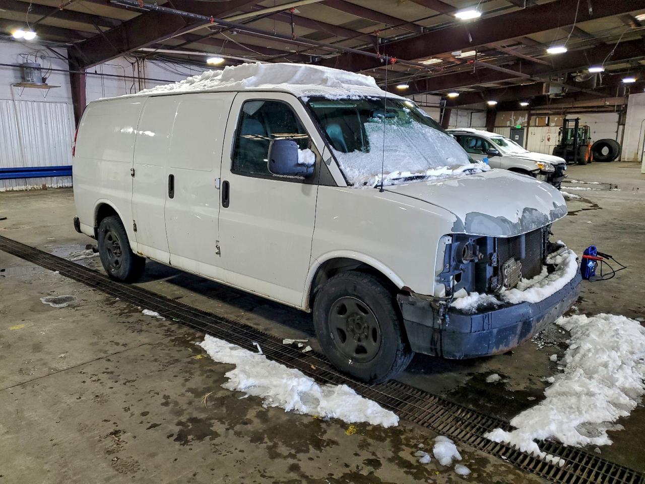 Chevrolet Express Image 5