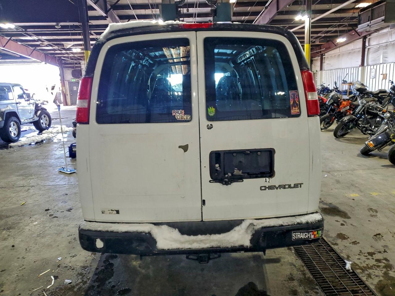 Chevrolet Express Image 6