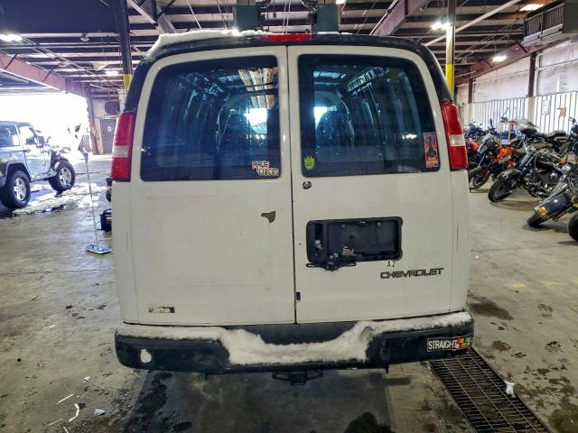 Chevrolet Express Image 6