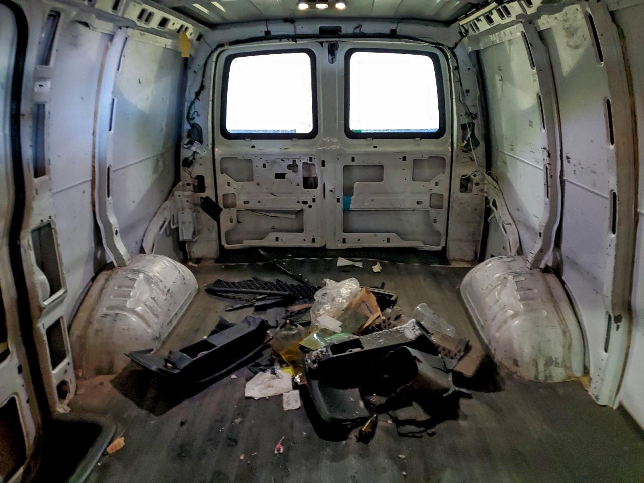 Chevrolet Express Image 4