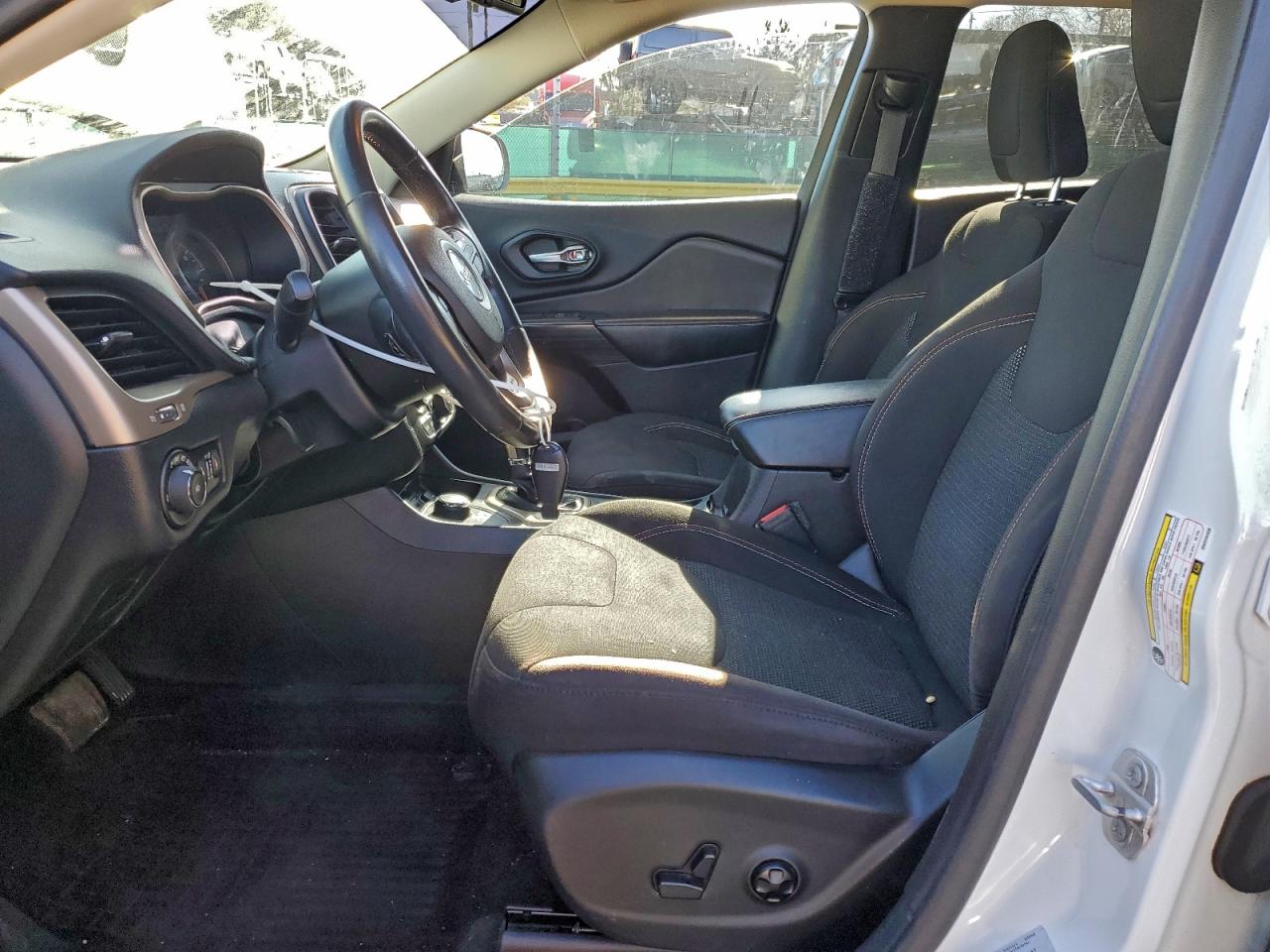 Jeep Grand Cherokee Latitude Image 4