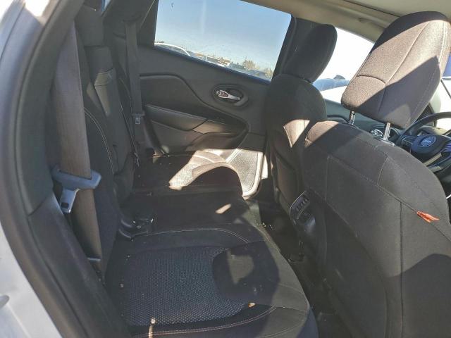 Jeep Grand Cherokee Latitude Image 5