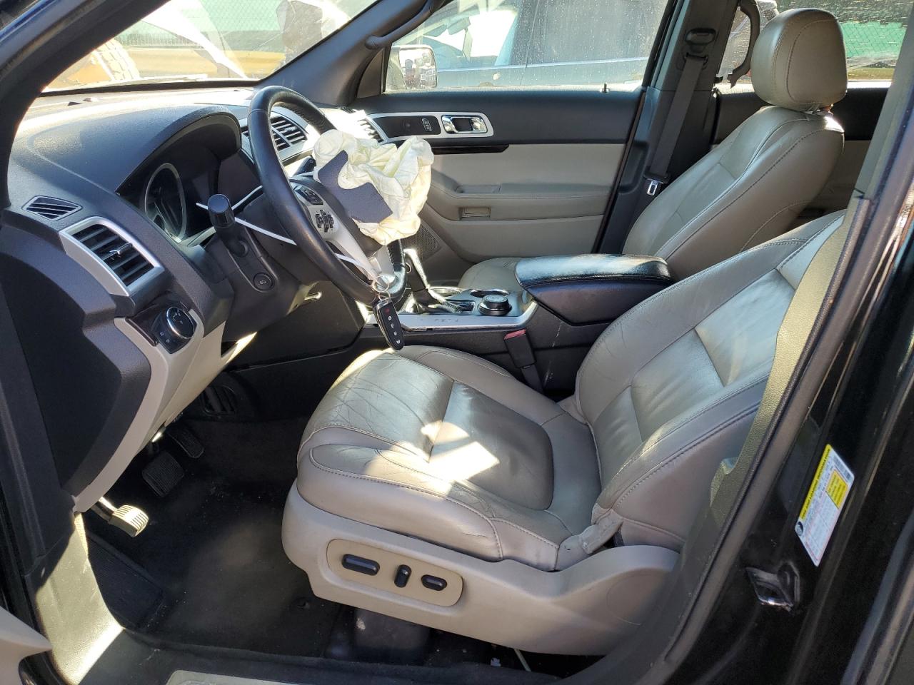 Ford Explorer Limited Image 10