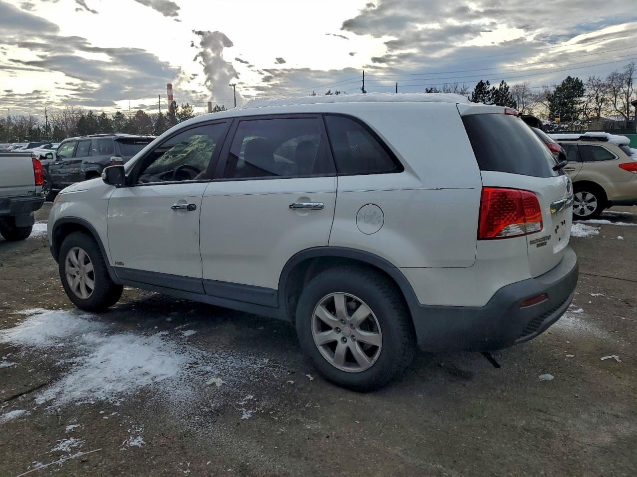 Kia Sorento Base Image 10