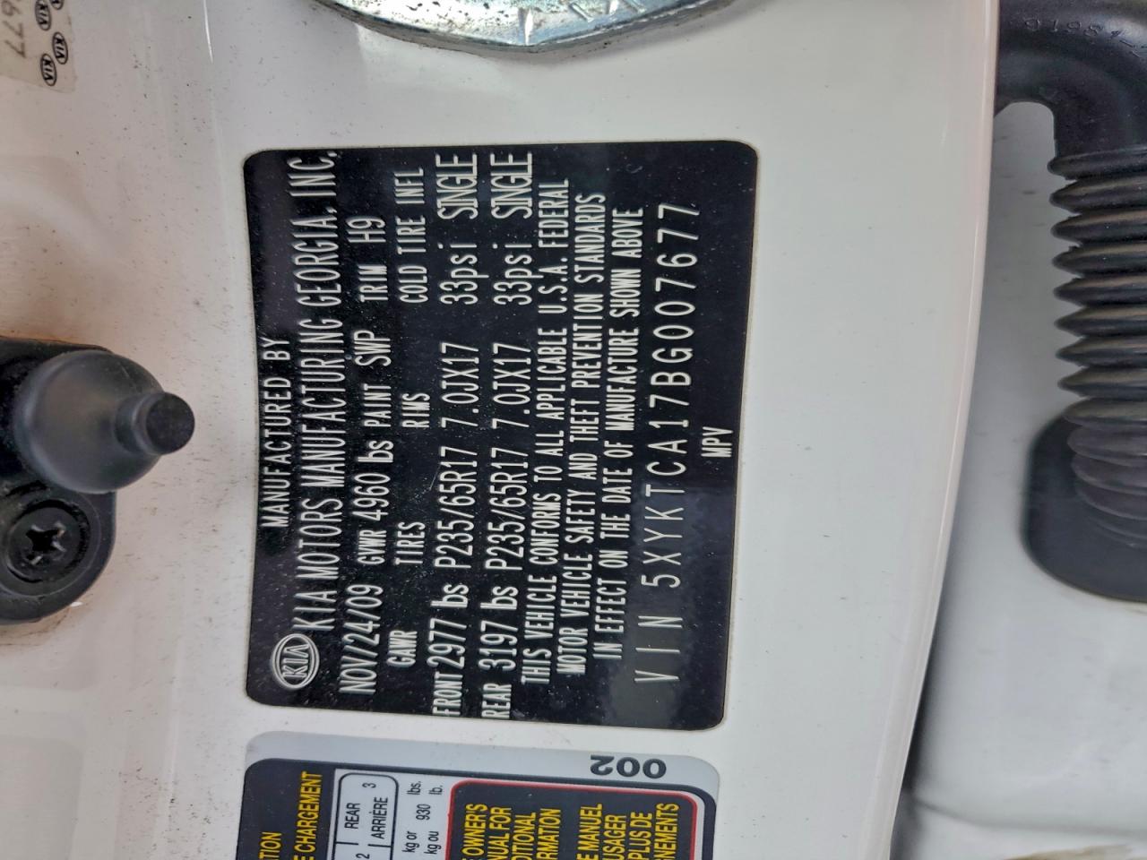 Kia Sorento Base Image 11