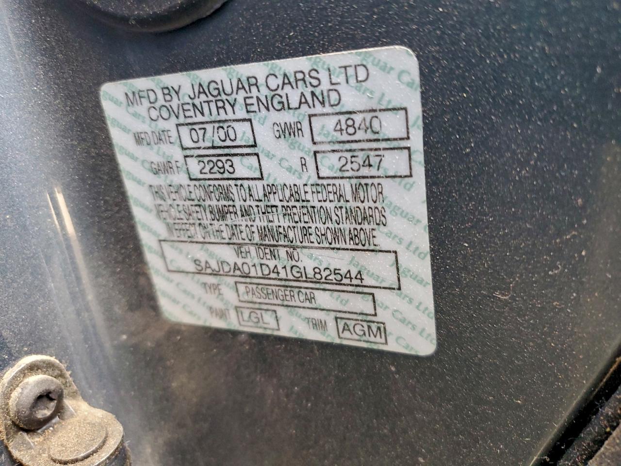 Jaguar S-Type Image 12