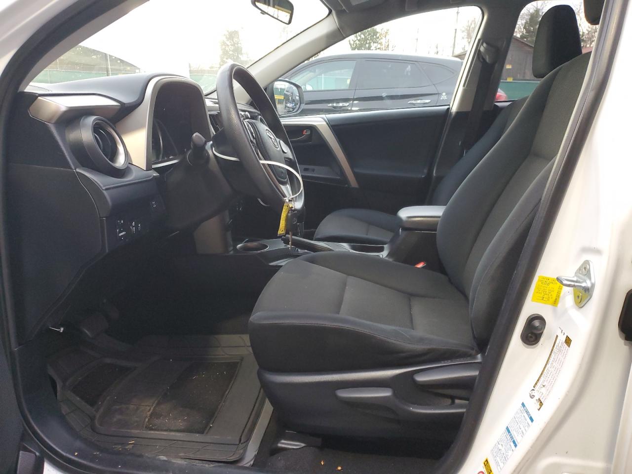 Toyota RAV4 Le Image 7