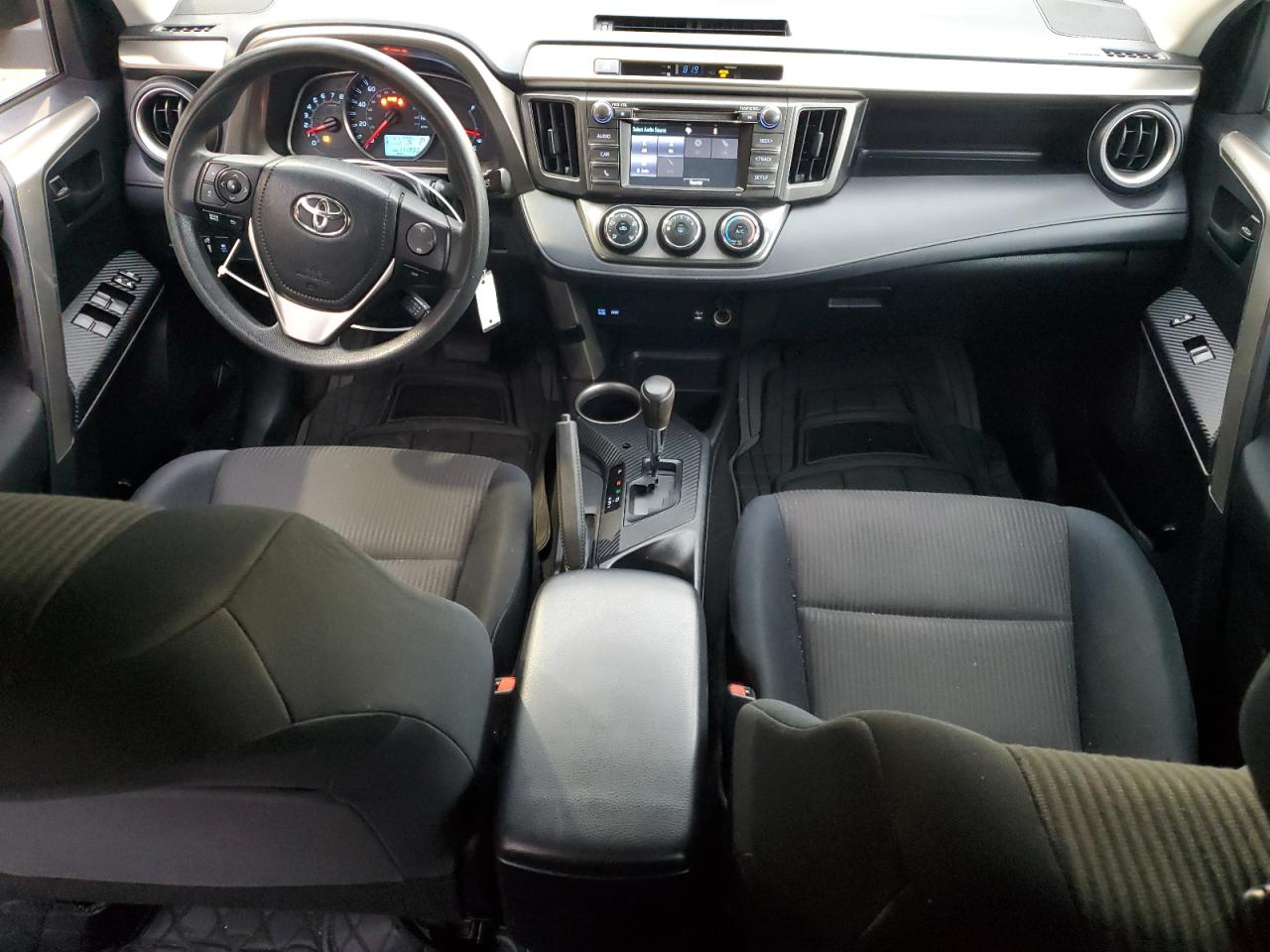 Toyota RAV4 Le Image 12