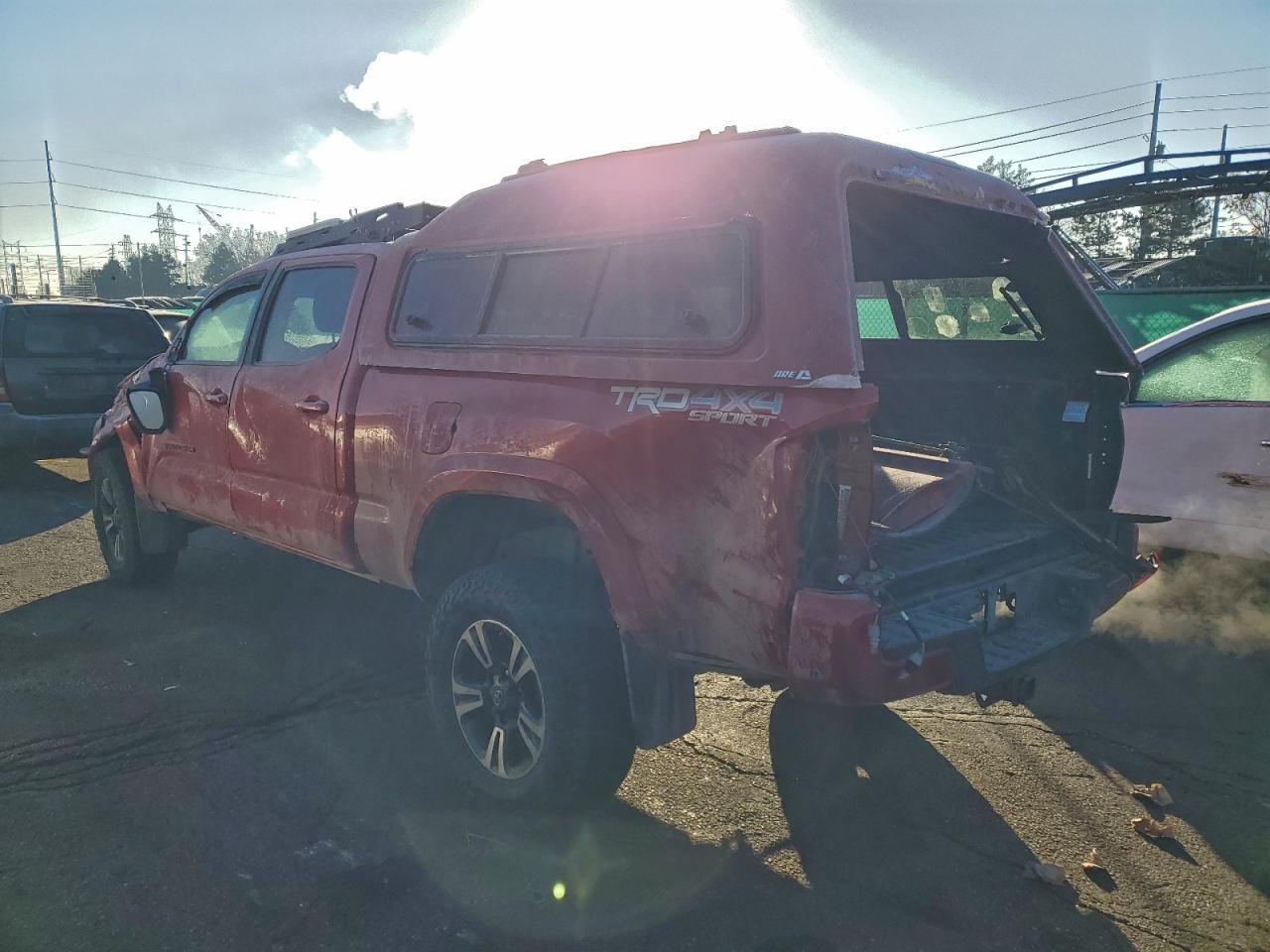 Toyota Tacoma Double Cab Image 3