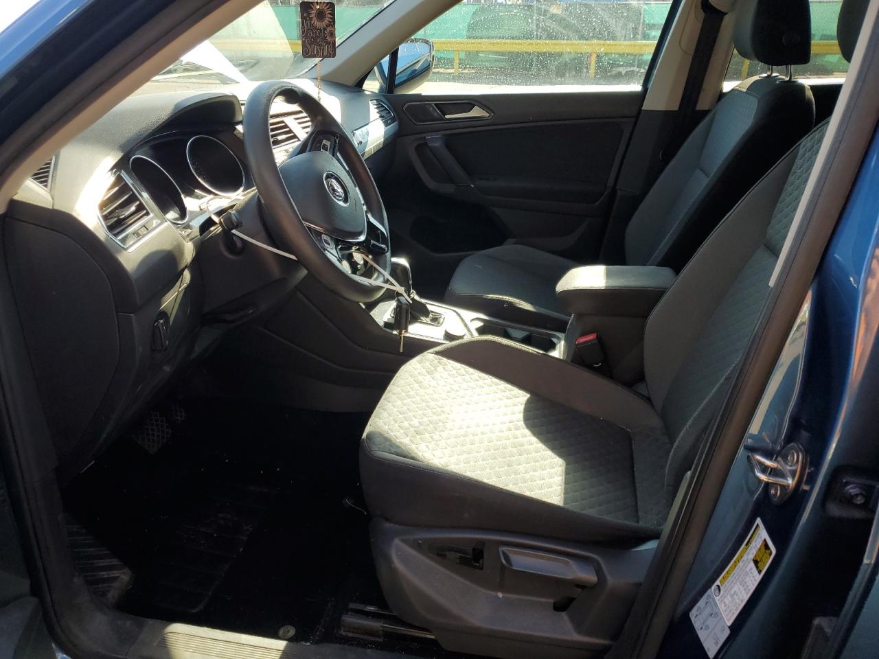 Volkswagen Tiguan S Image 3