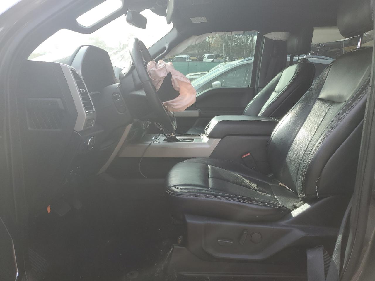 Ford F-150 Supercrew Image 6