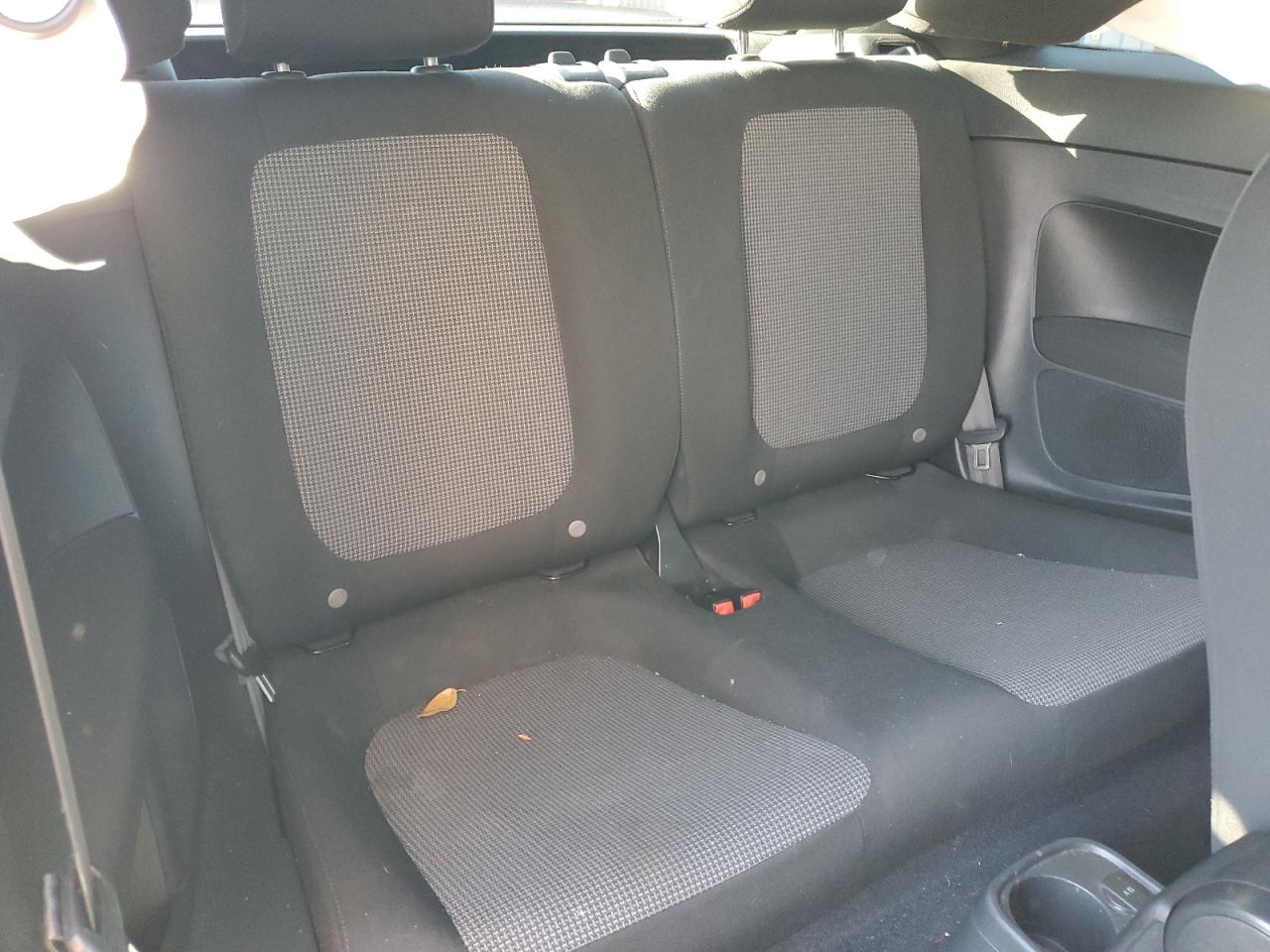 Volkswagen Beetle S Image 10