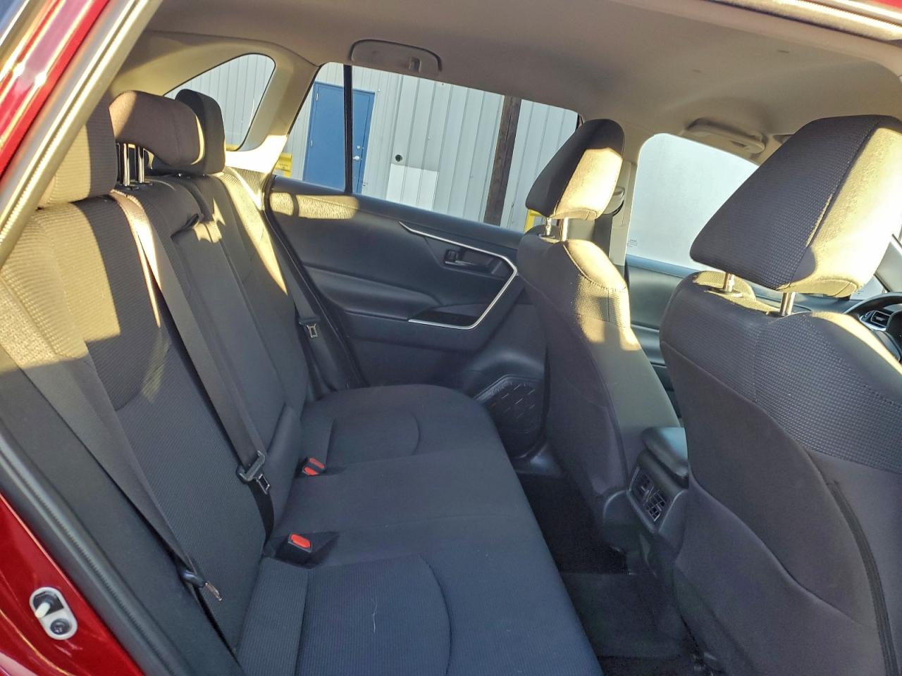 Toyota RAV4 Le Image 3