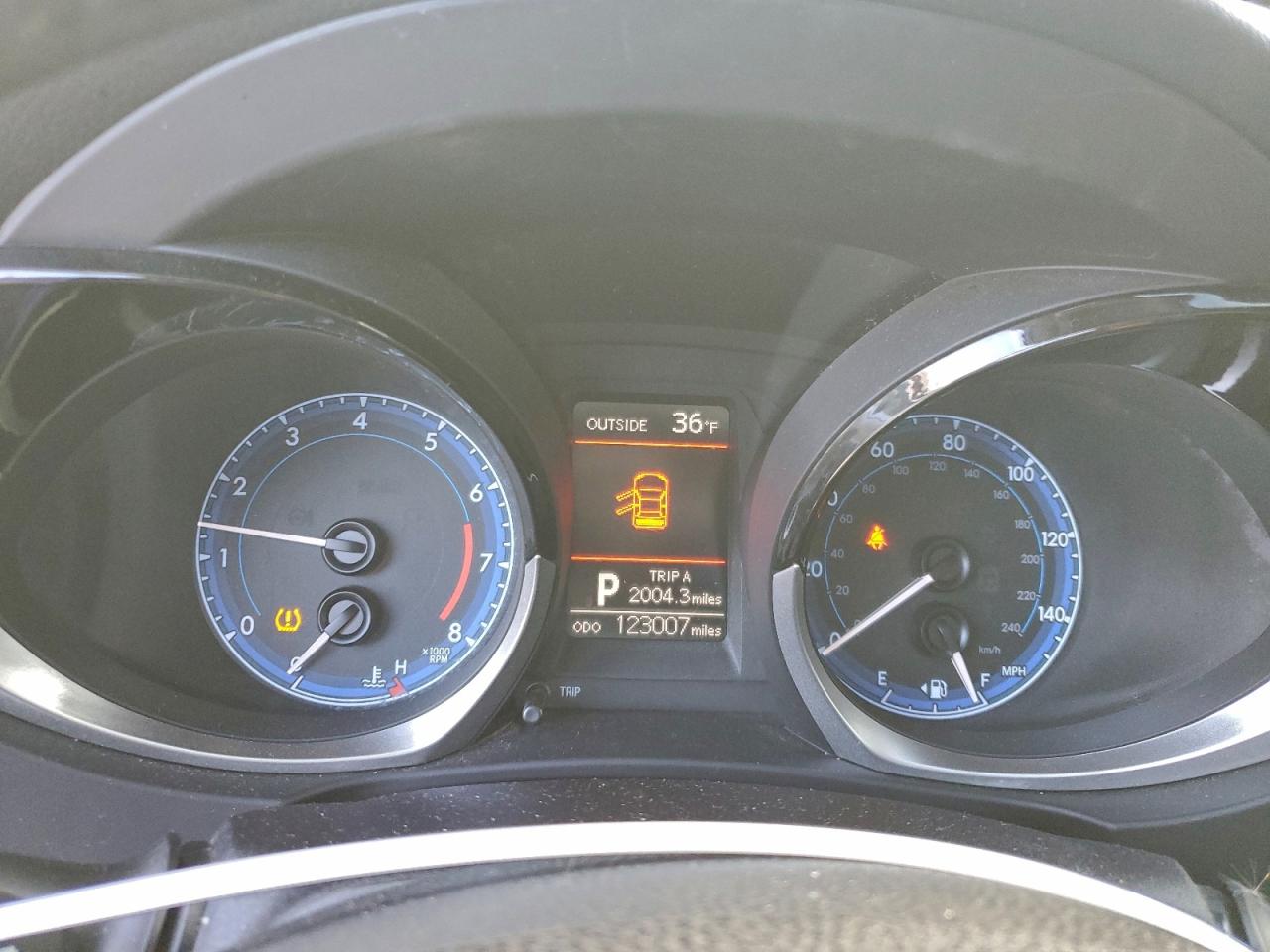 Toyota Corolla L Image 4