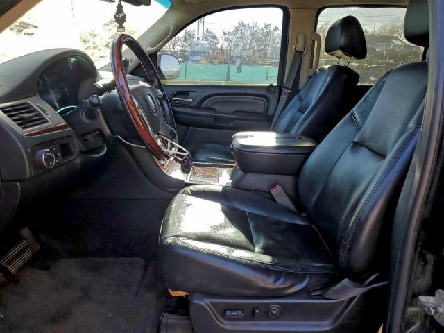 Cadillac Escalade Esv Image 3