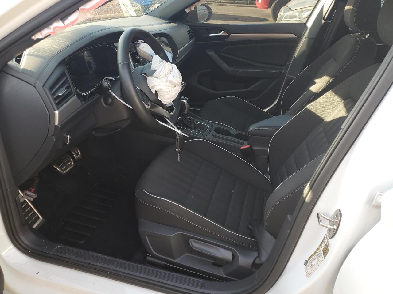 Volkswagen Jetta Sport Image 6