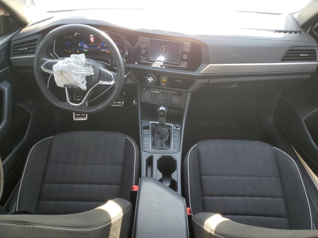 Volkswagen Jetta Sport Image 11