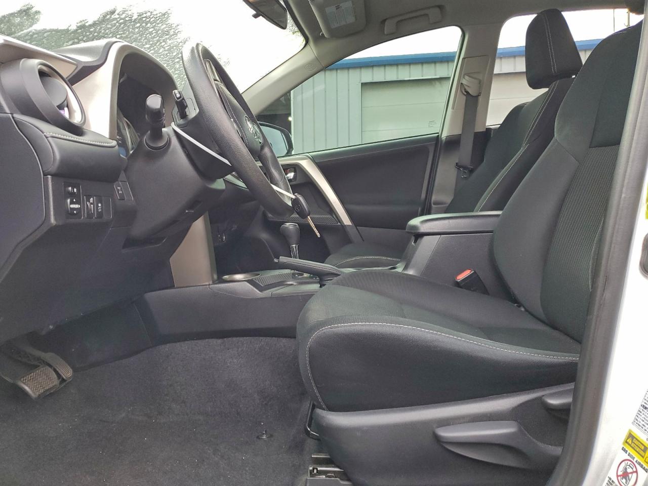 Toyota RAV4 Xle Image 3