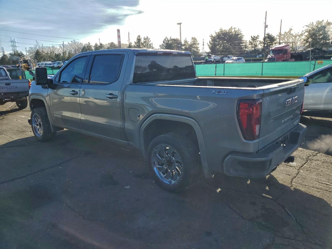 GMC Sierra K1500 Elevation Image 11