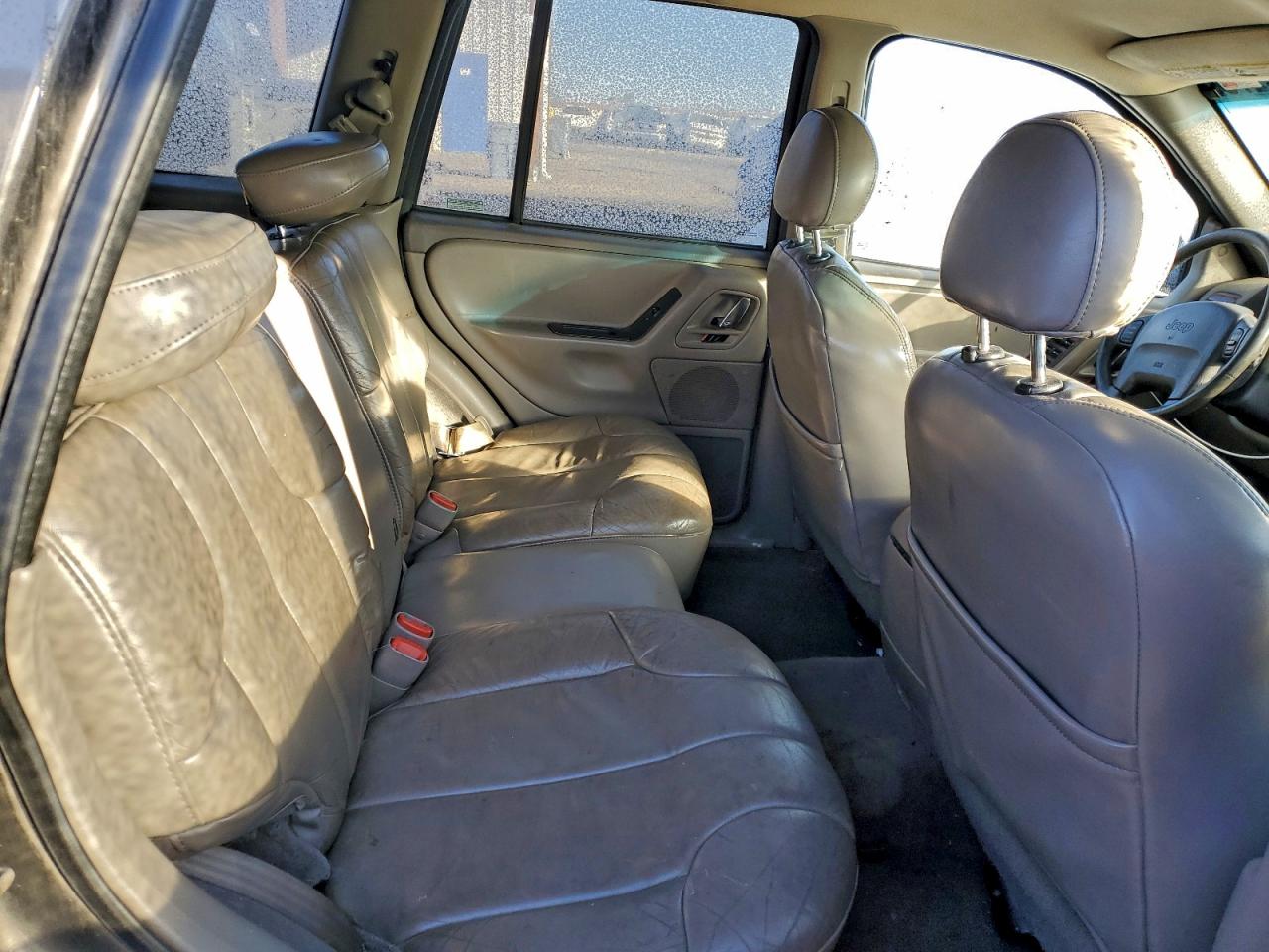 Jeep Grand Cherokee Laredo Image 9