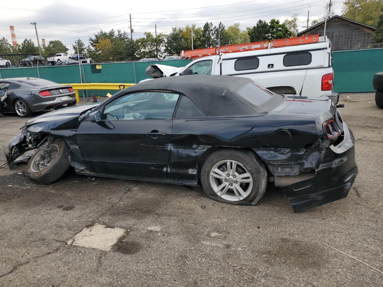 Ford Mustang Image 2