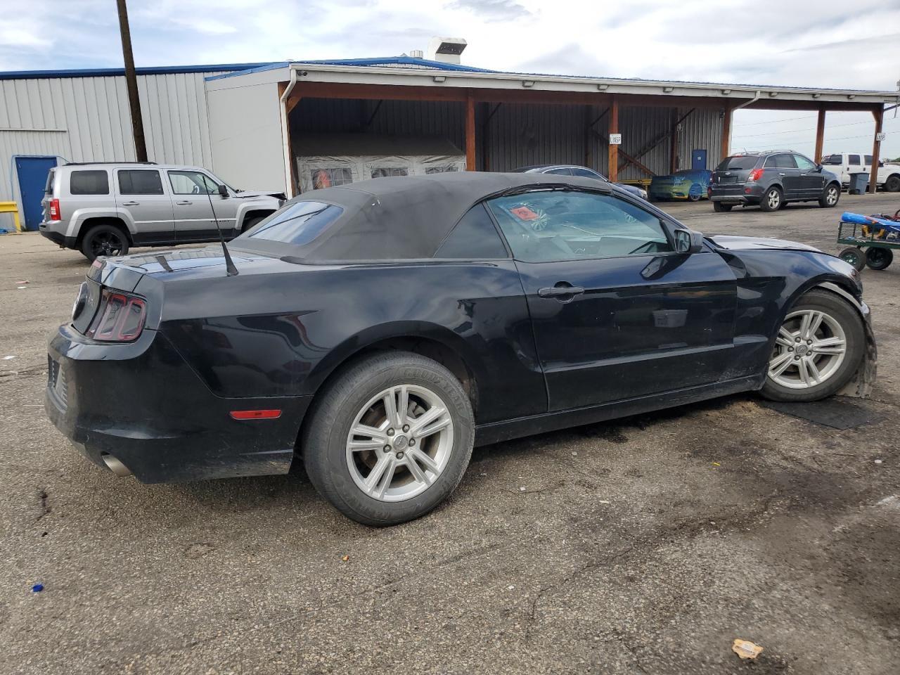 Ford Mustang Image 11