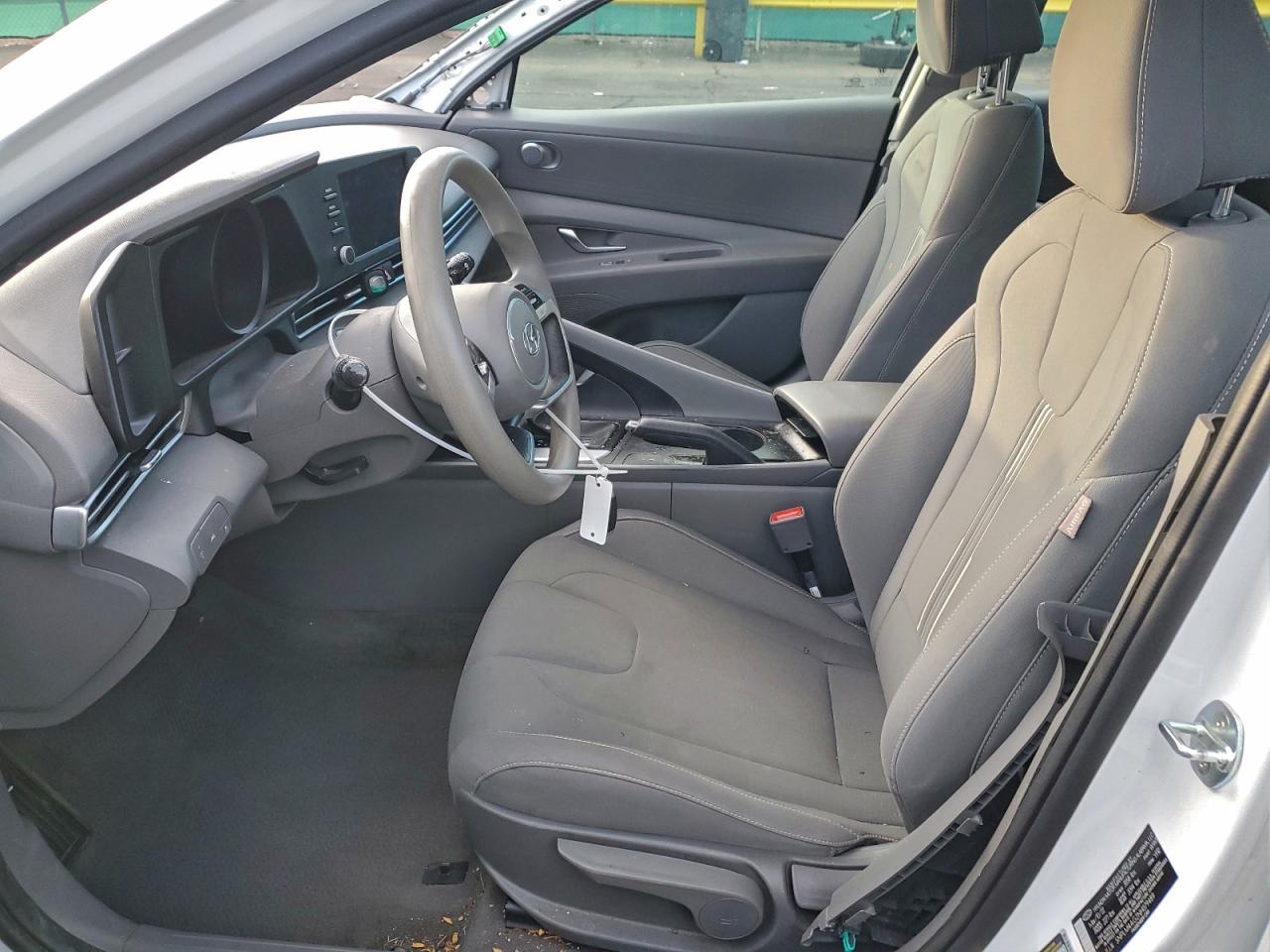 Hyundai ELANTRA Sel Image 9