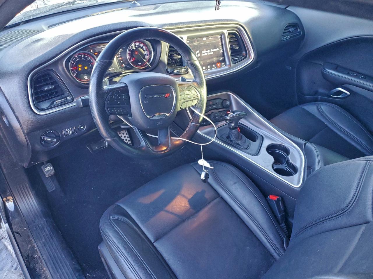 Dodge Challenger R/t Scat Pack Image 2