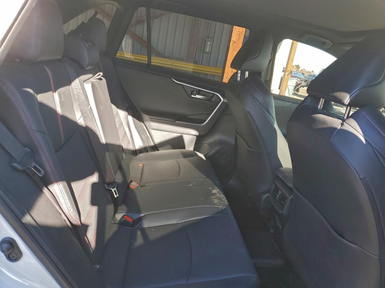 Toyota RAV4 Xse Image 10