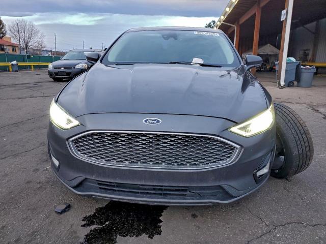 Ford Fusion Titanium Image 2
