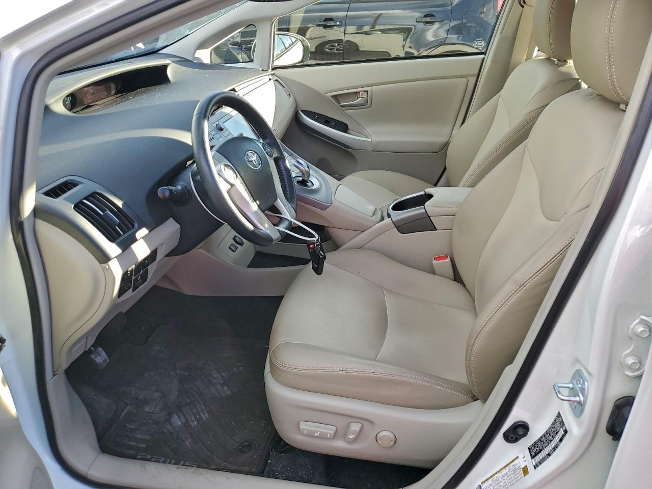 Toyota Prius Image 12