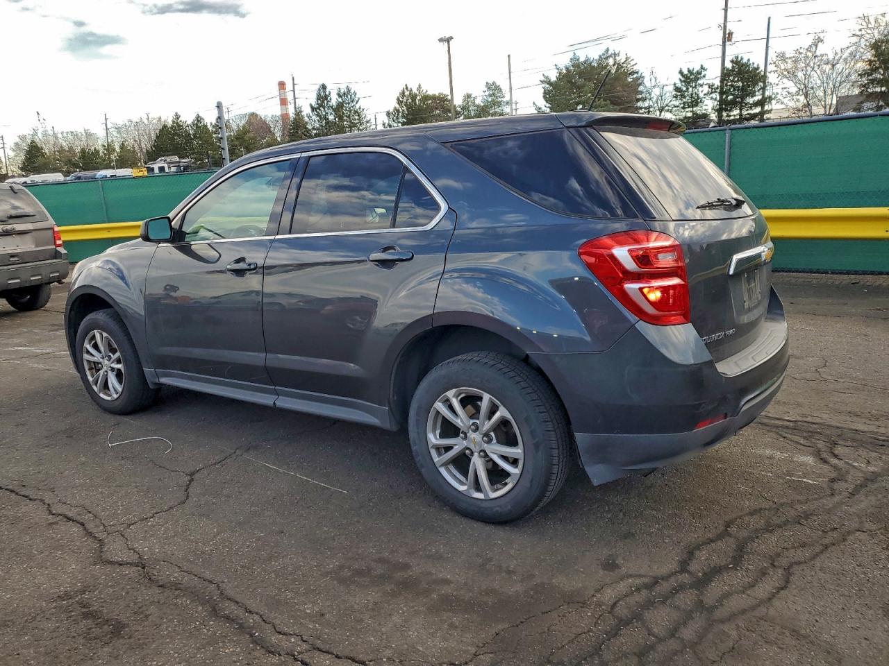 Chevrolet Equinox Ls Image 3