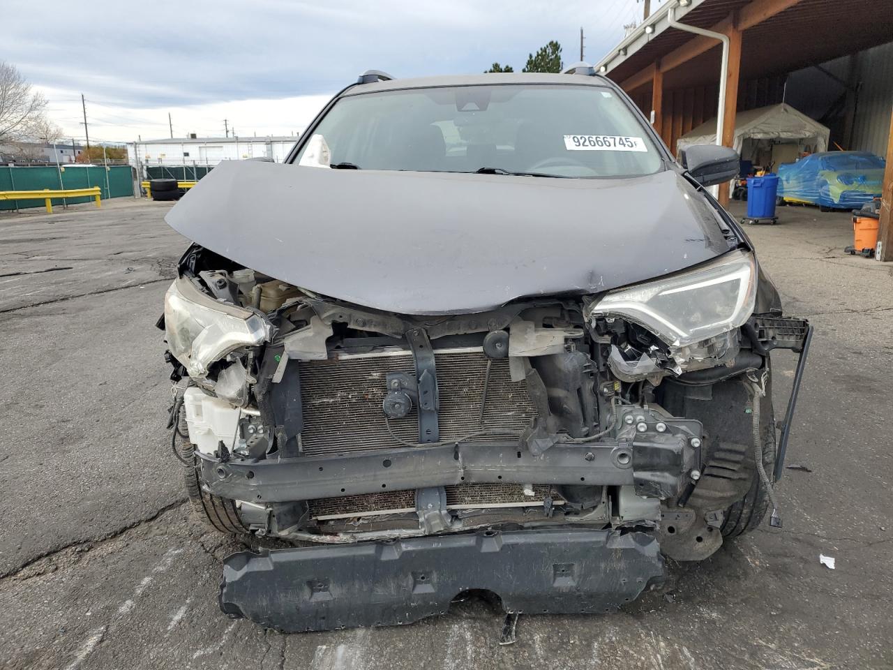 Toyota RAV4 Le Image 8