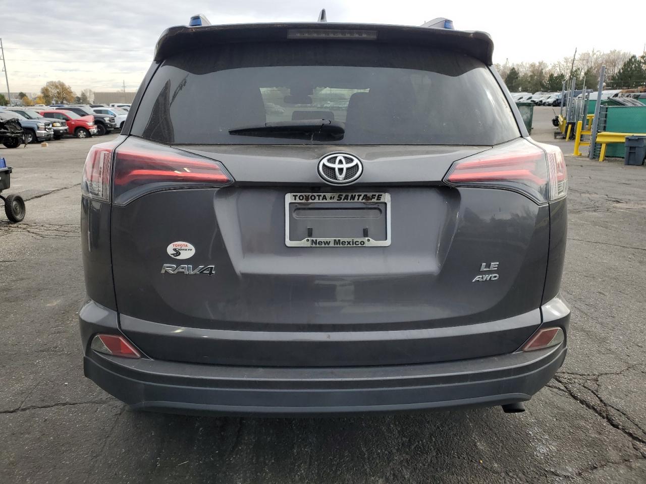 Toyota RAV4 Le Image 2