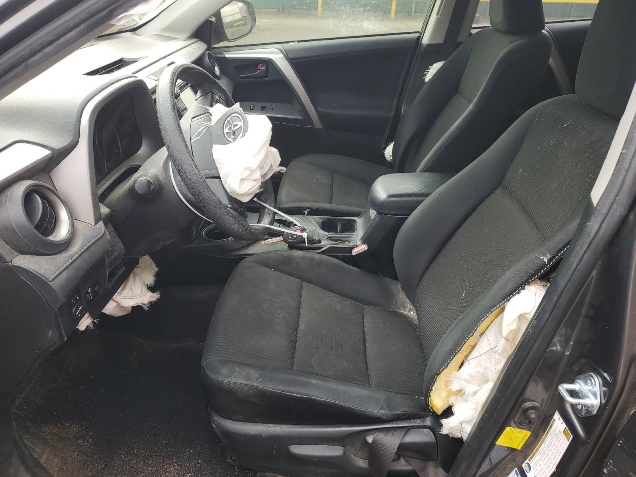 Toyota RAV4 Le Image 10