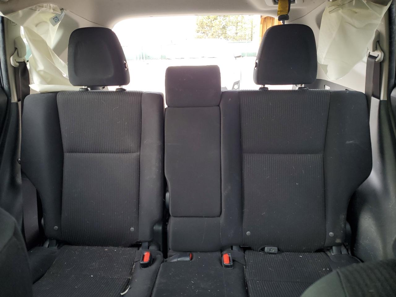 Toyota RAV4 Le Image 12