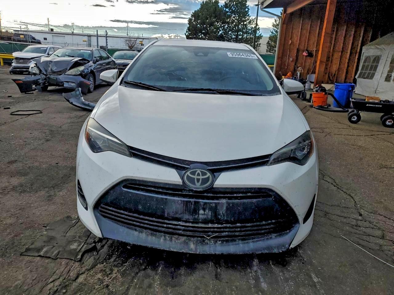 Toyota Corolla L Image 9