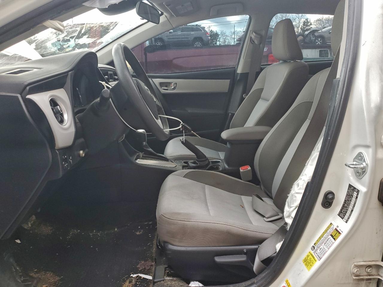 Toyota Corolla L Image 8